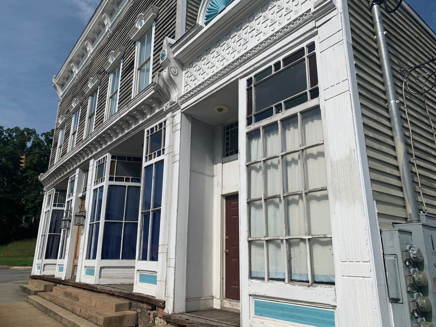 Buena Vista Apartment: 2572 Beech Avenue