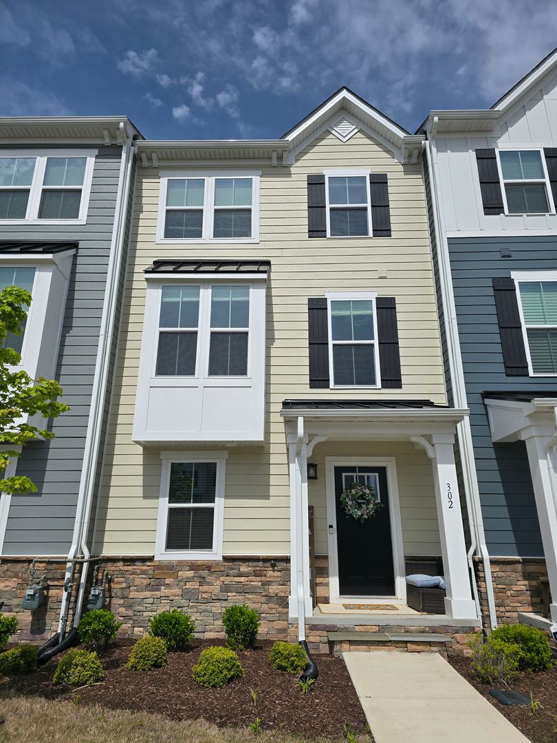 Moyock House: 302 Fost Blvd
