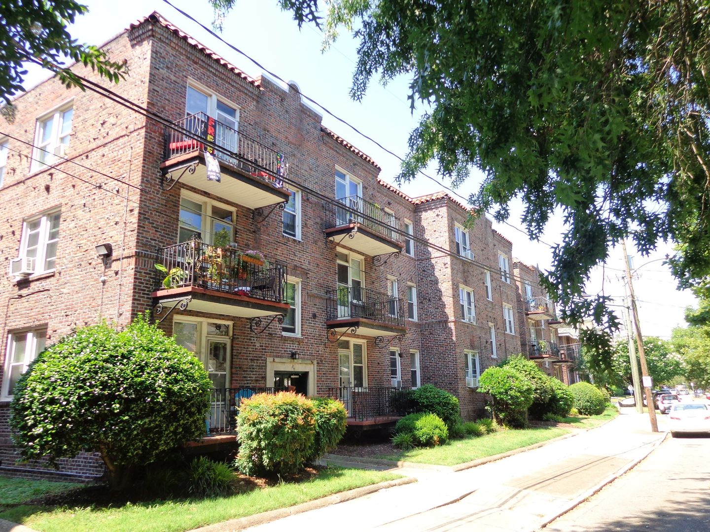 Norfolk Apartment: 925 Brandon Avenue
