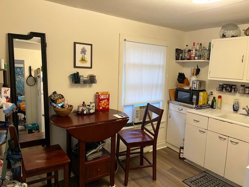 ! BR, 1 Ba Duplex in downtown Lexington- upstairs unit - $800