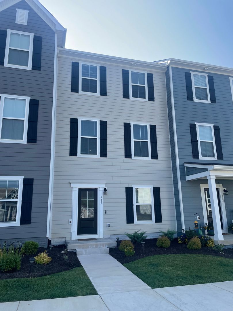 Daleville House: 128 Colony Avenue