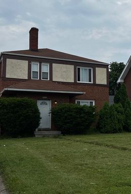 Two Bedroom Duplex For Rent on Lake Shore Blvd – photo 1