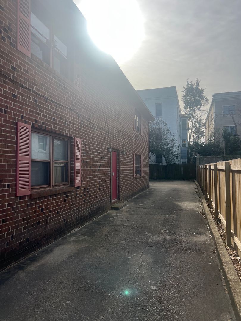 Norfolk Apartment: 811 Maury Avenue