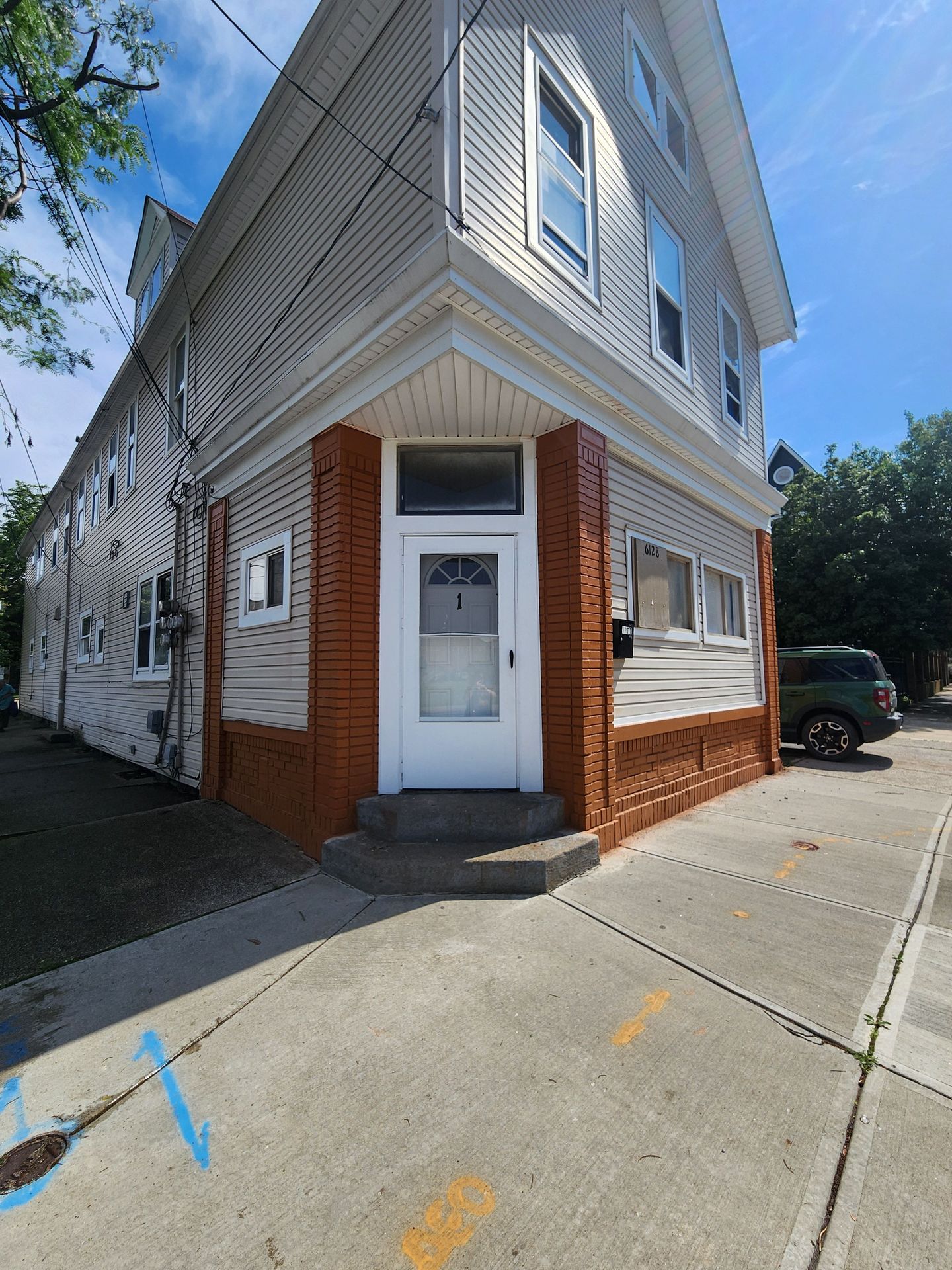 Cleveland Apartment: 6128 Lausche Avenue - Unit 3