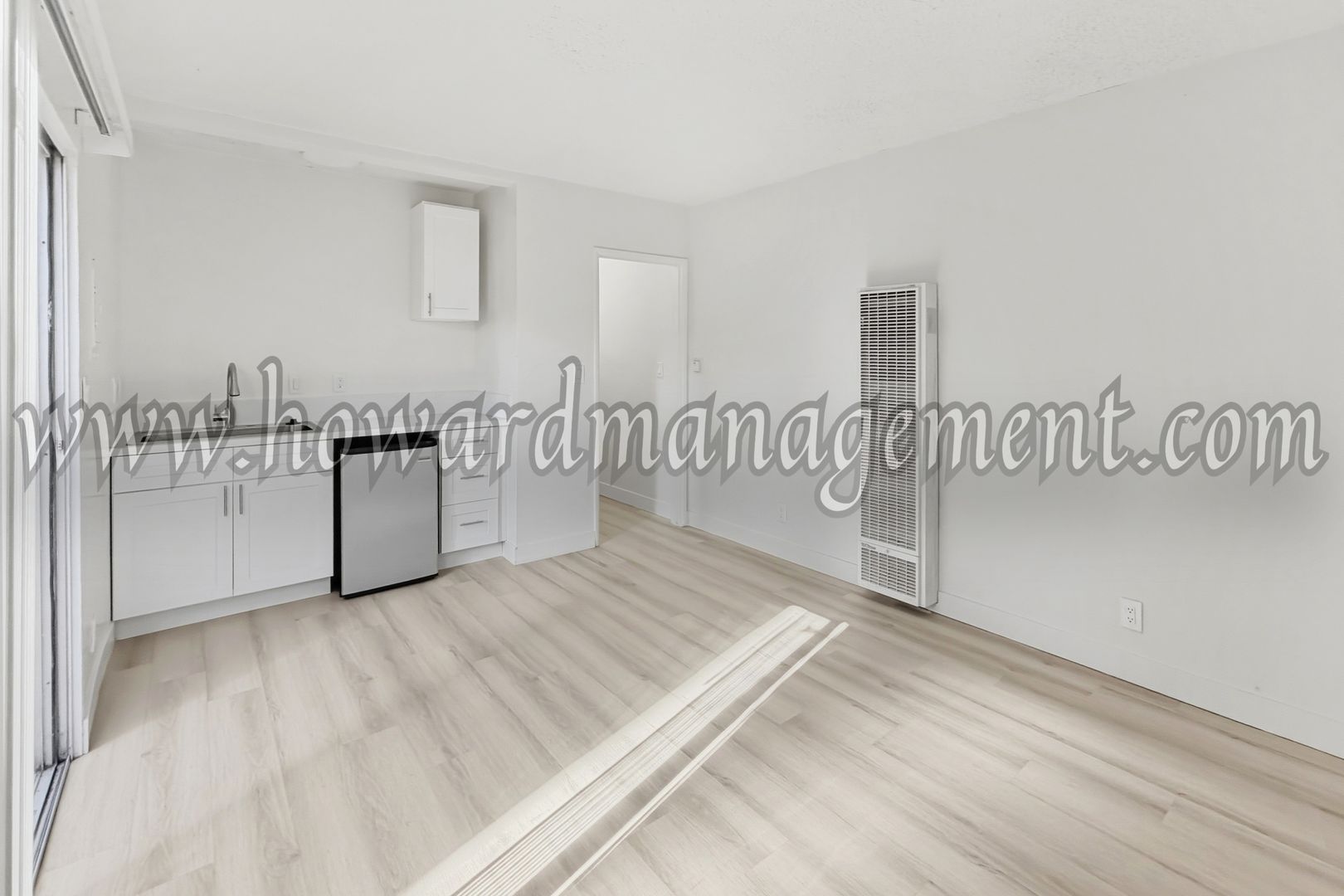 Santa Monica Apartment: 1120 6th St