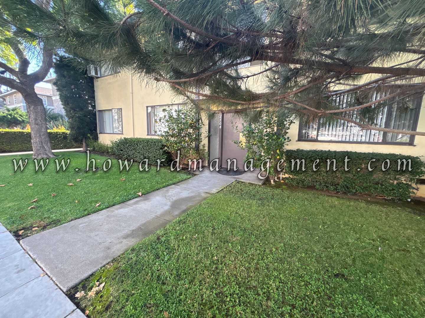 Santa Monica Apartment: 2704 Montana Ave