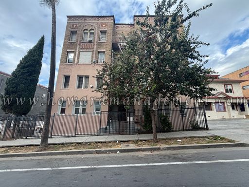 Studio Apartment Available for Immediate Move in! Laundry Facility Onsite – photo 1