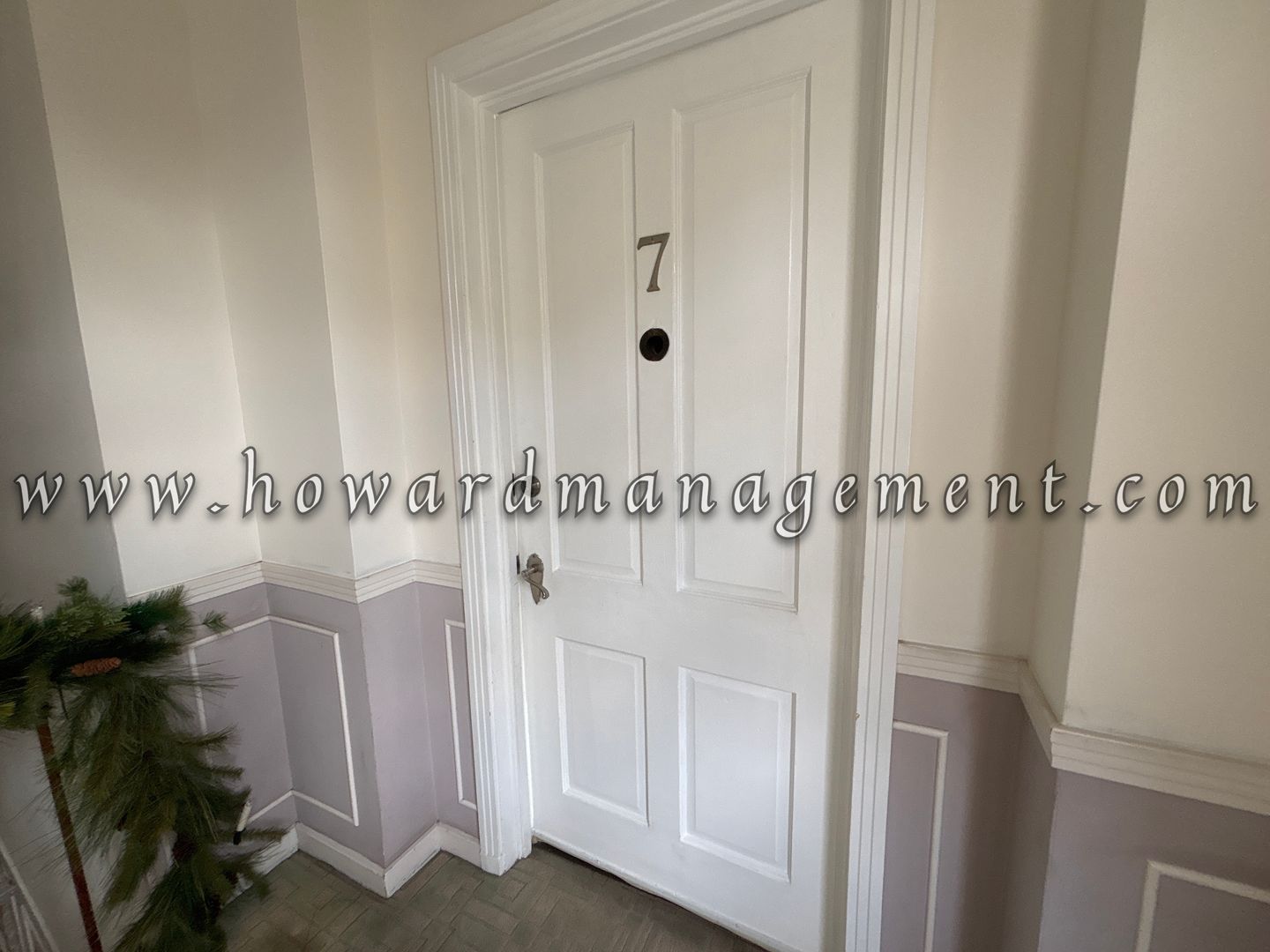 Los Angeles Apartment: 590 Rossmore Ave