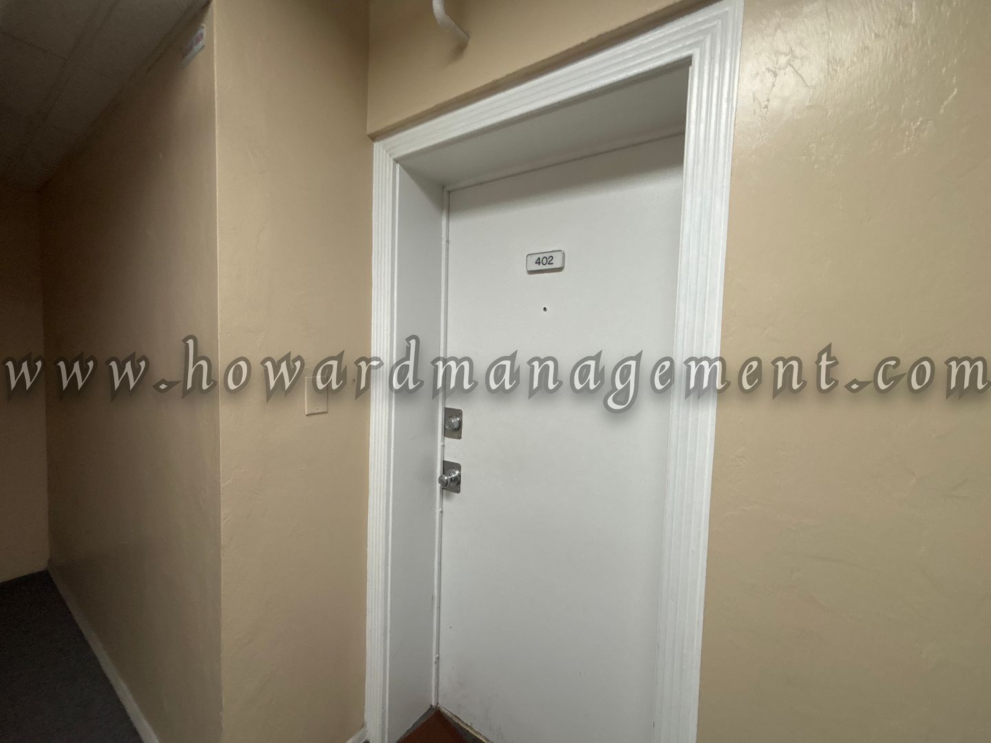 Los Angeles Apartment: 840 Serrano Ave