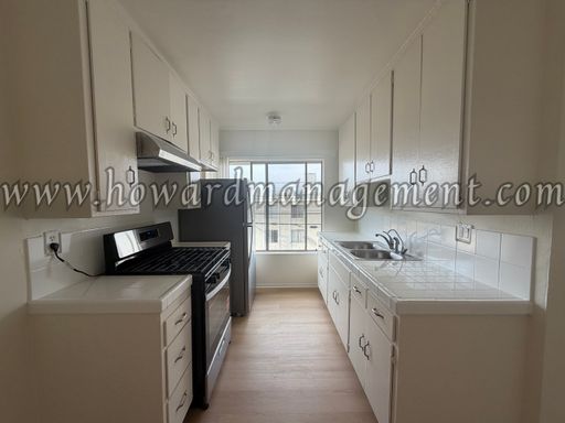 Large & Spacious One Bedroom Unit with Onsite Manager – photo 1