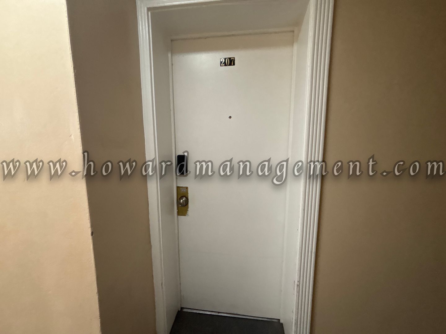 Los Angeles Apartment: 840 Serrano Ave