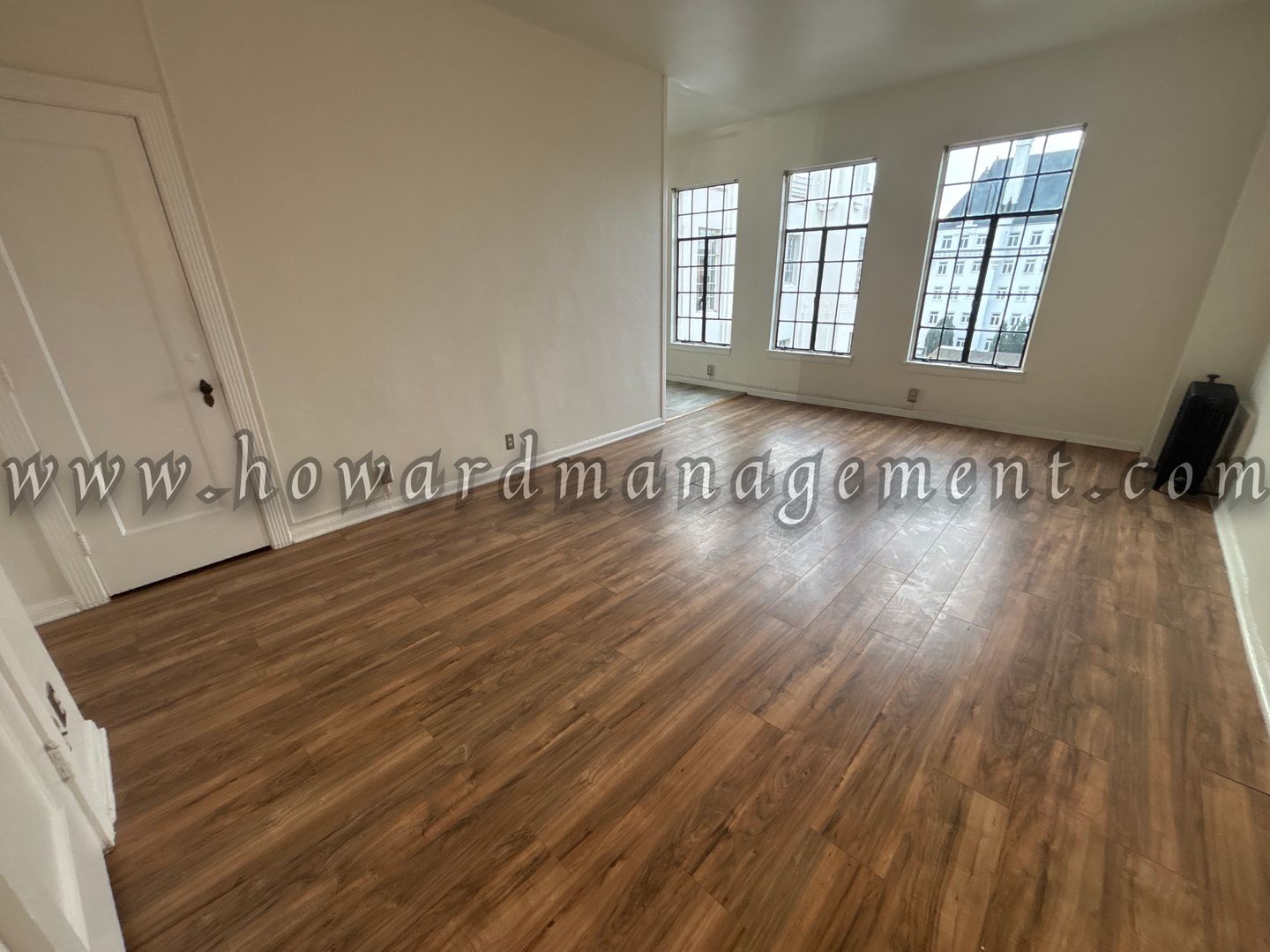 Los Angeles Apartment: 840 Serrano Ave