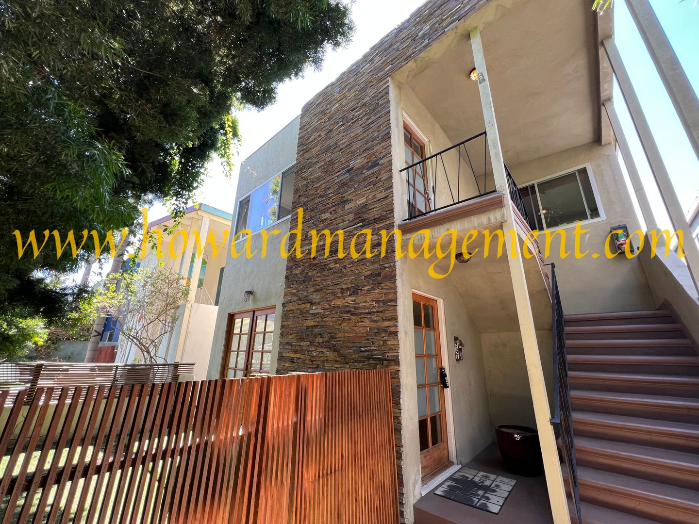 Venice Apartment: 2527 Abbot Kinney Blvd
