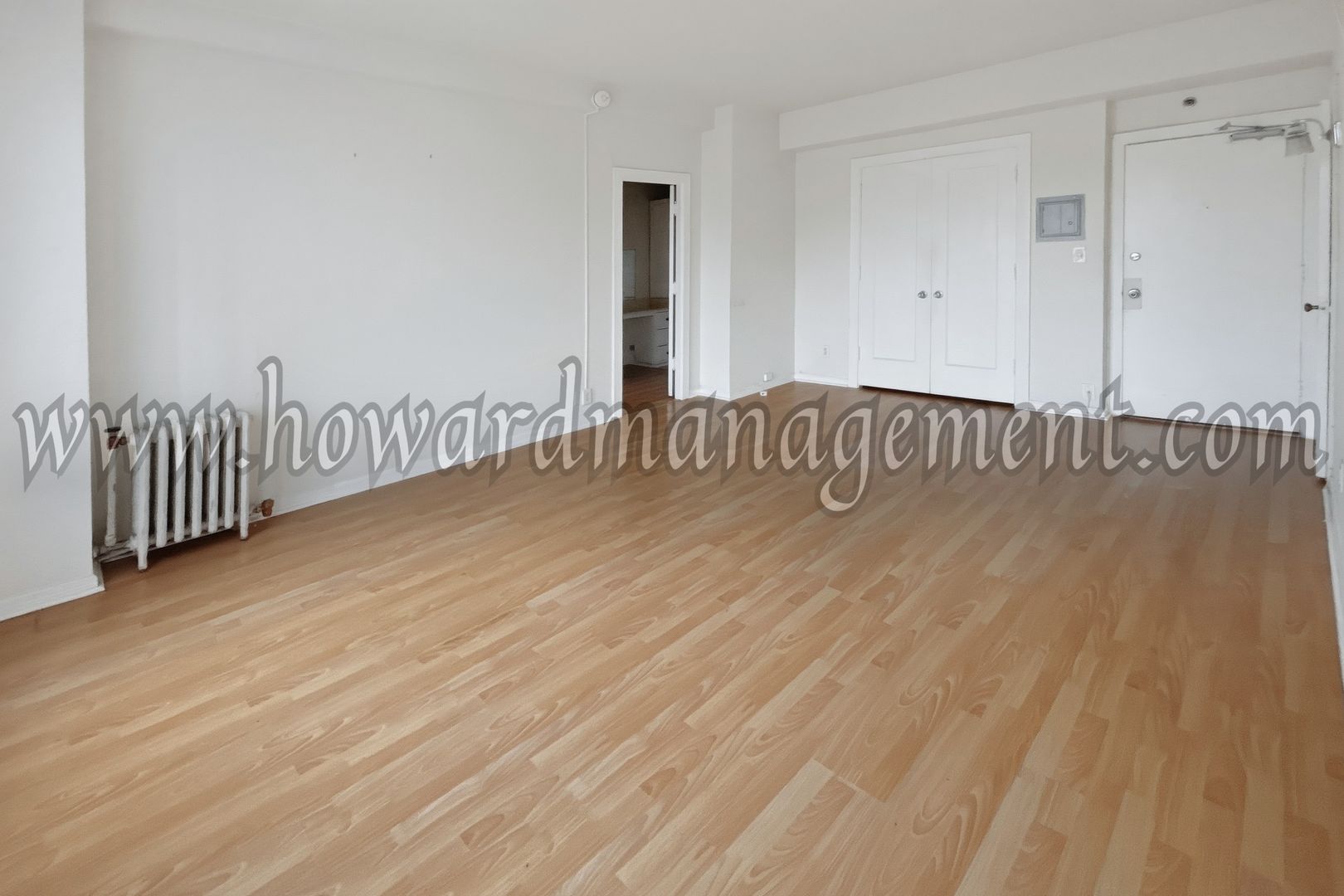 Los Angeles Apartment: 840 Serrano Ave