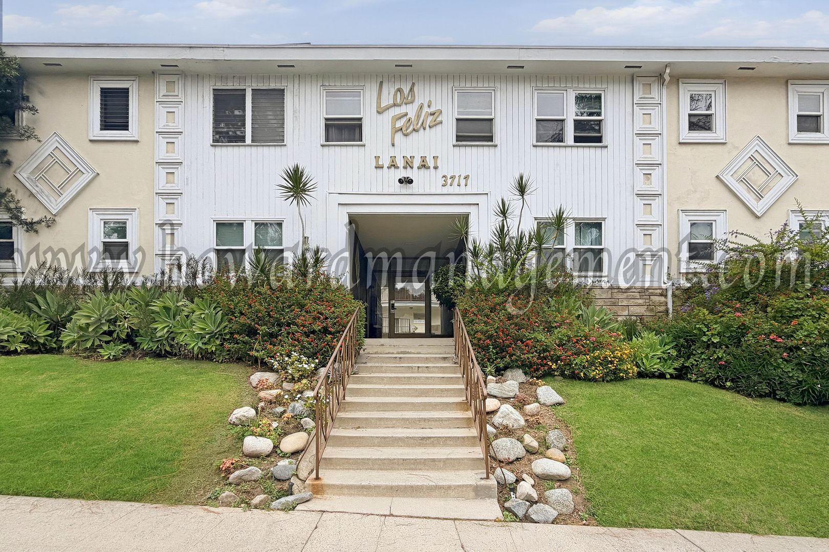Los Angeles Apartment: 3717 Los Feliz Blvd