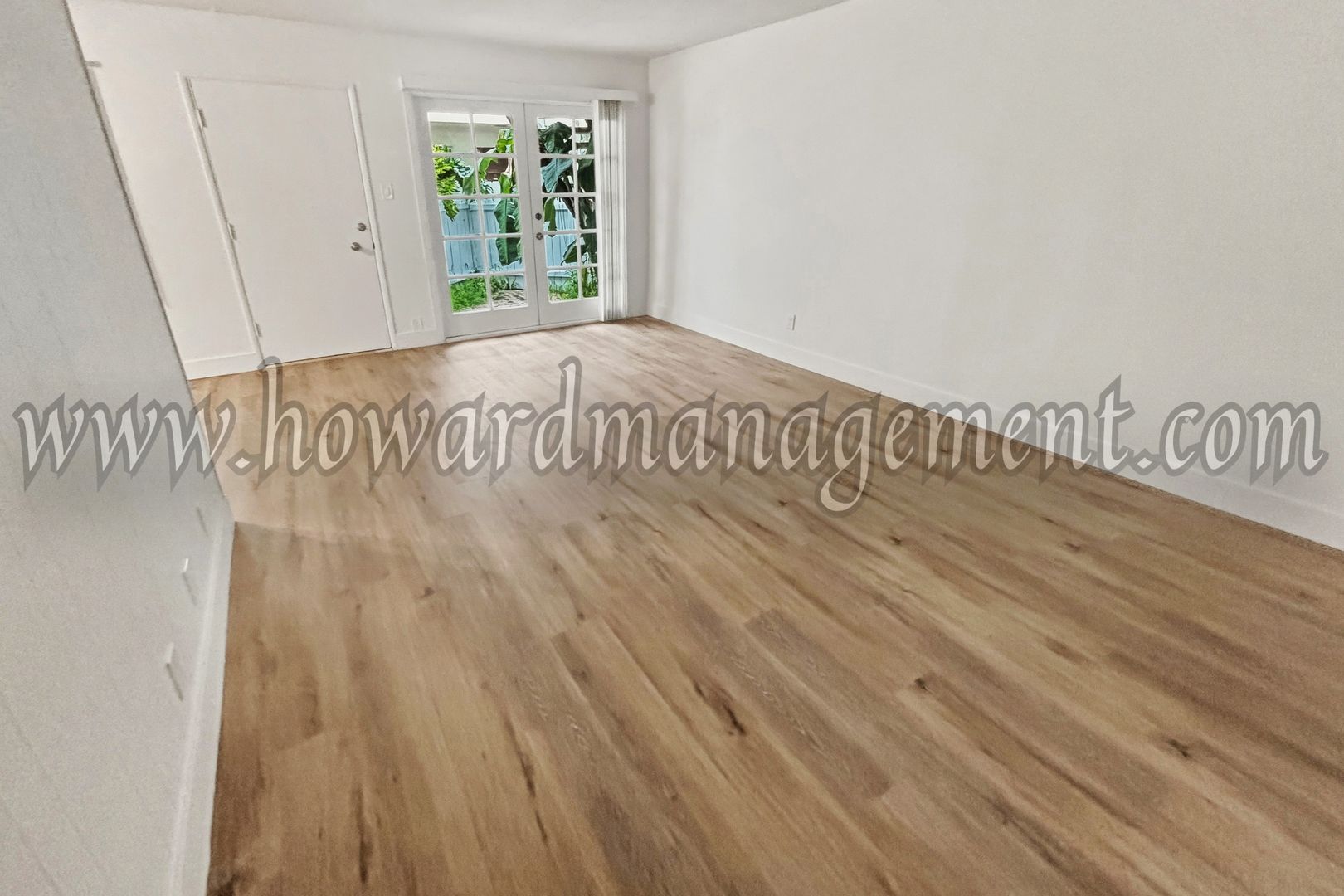 Los Angeles Apartment: 1560 Saltair Ave