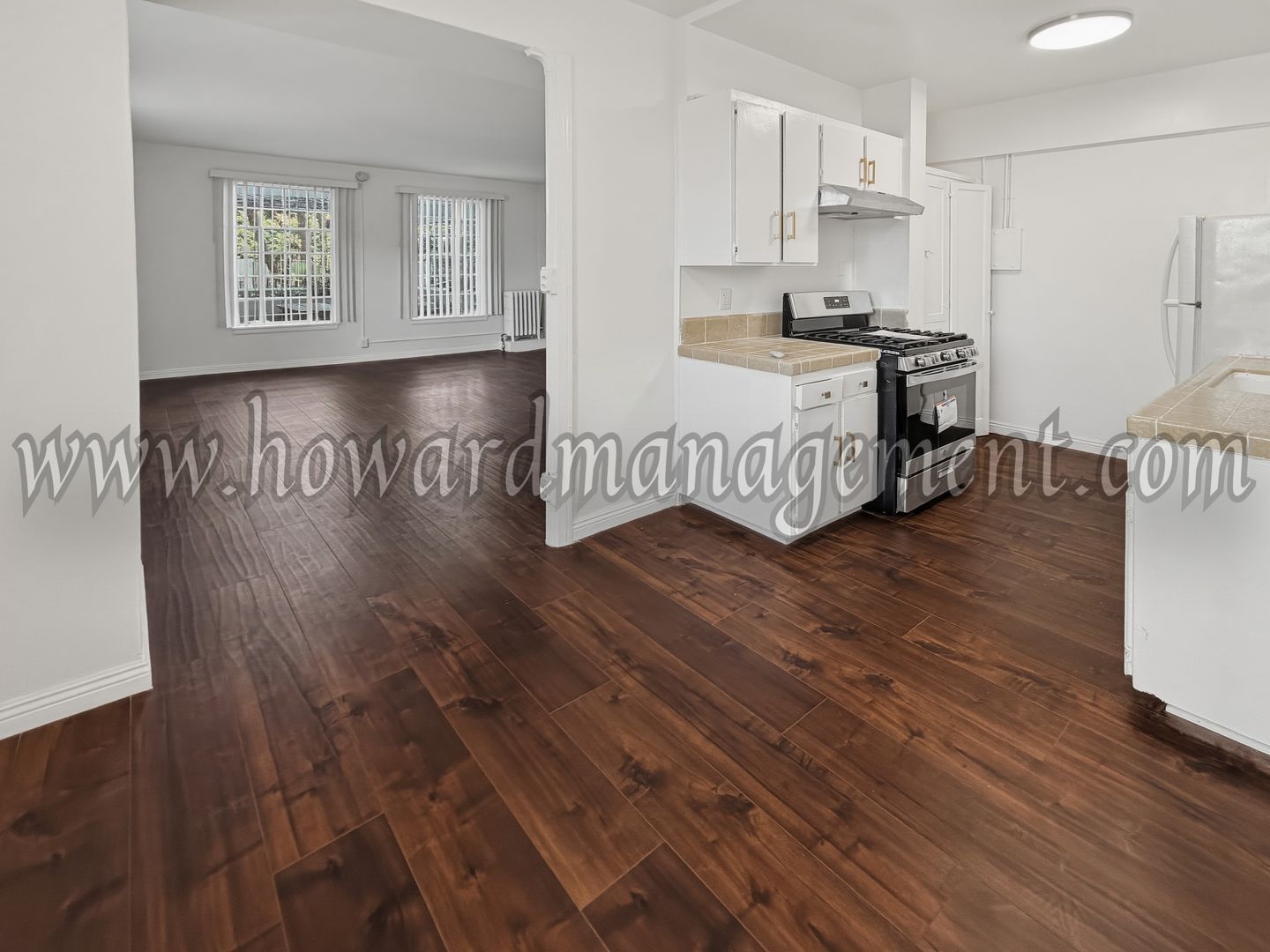 Los Angeles Apartment: 840 Serrano Ave
