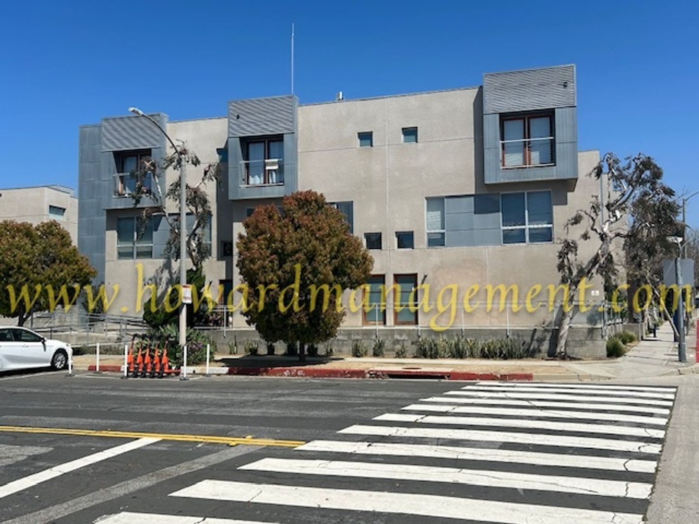 Santa Monica Apartment: 1011 Pico Blvd