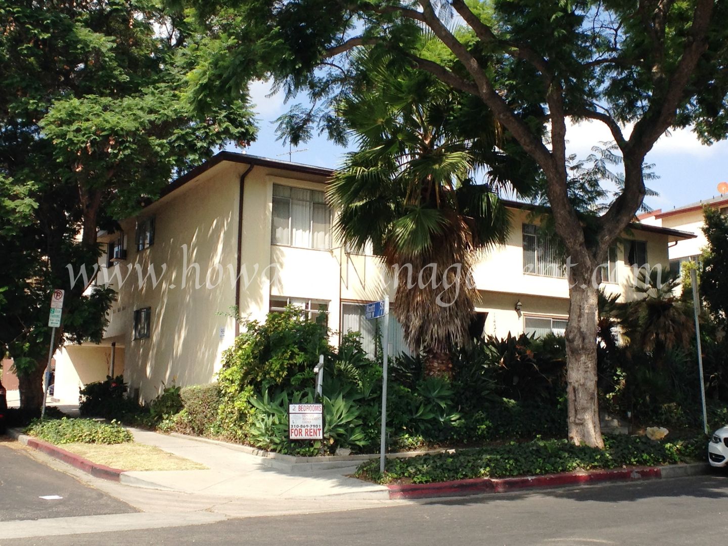 Los Angeles Apartment: 1427 S Crest Dr