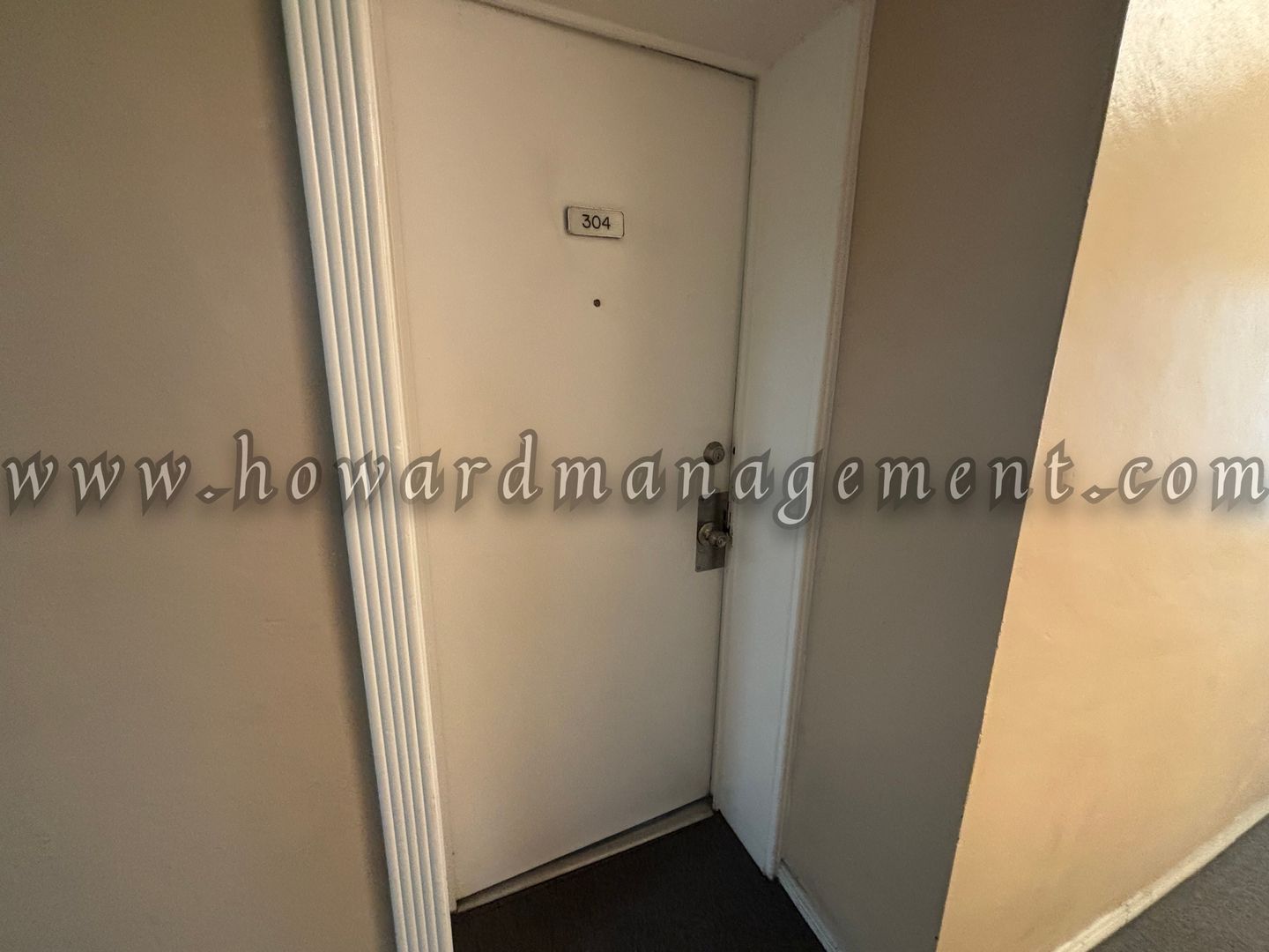 Los Angeles Apartment: 840 Serrano Ave