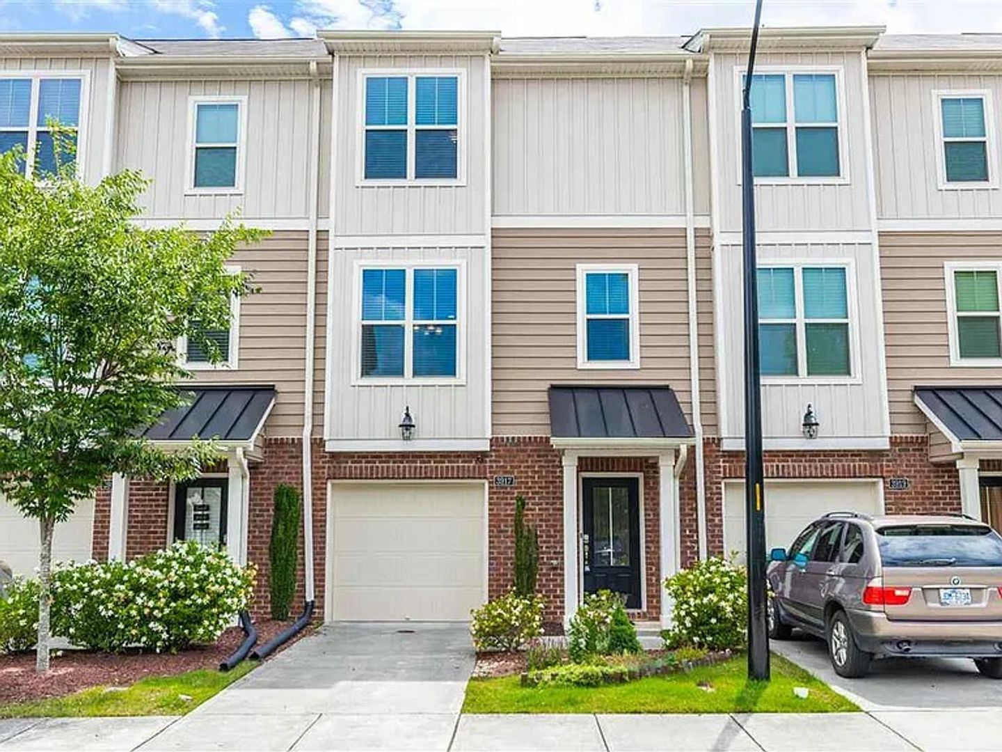 Cary Townhome: 3917 BROKENSHIRE ST.