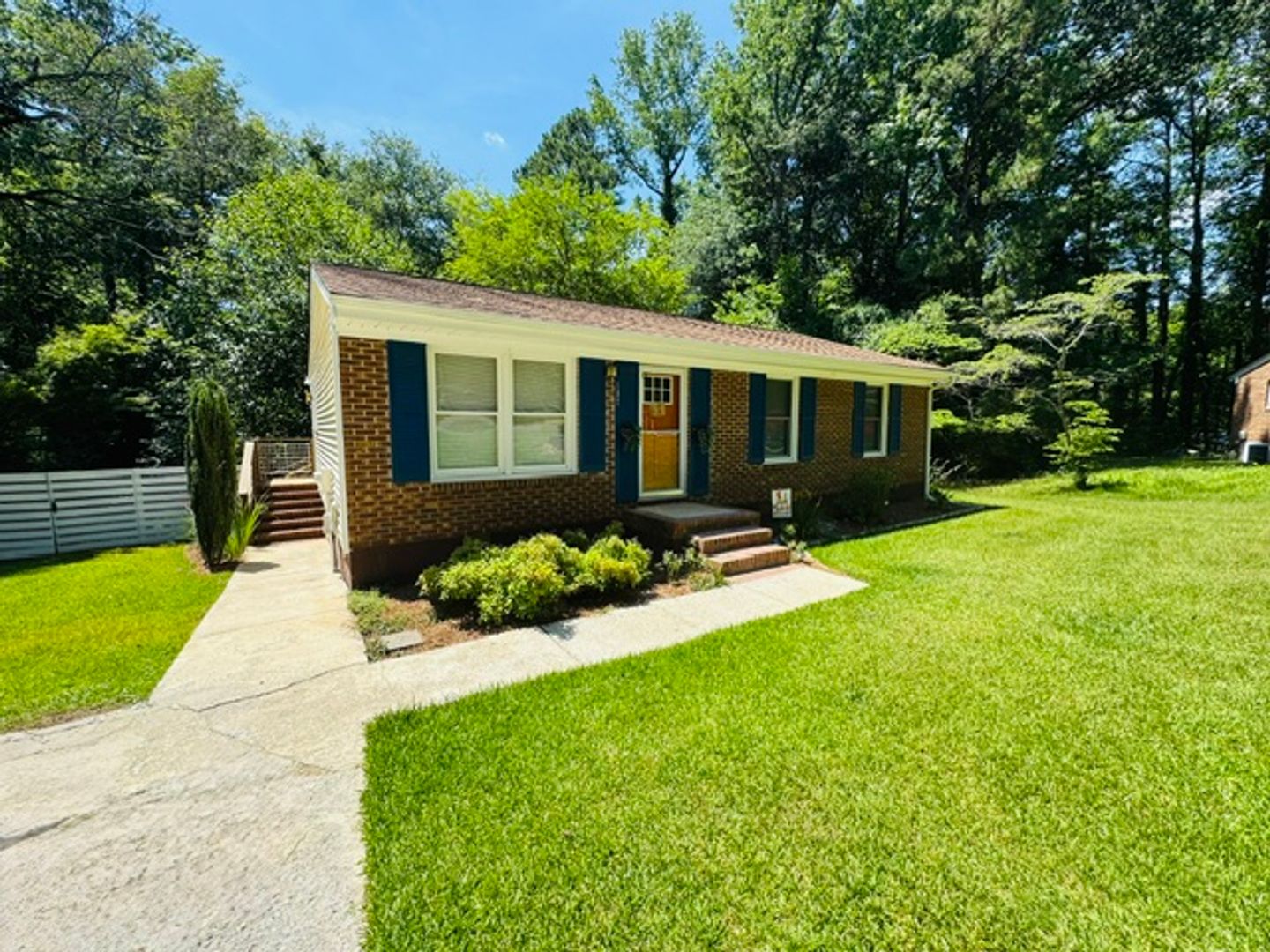 Garner House: 107 Hillbrook Ct