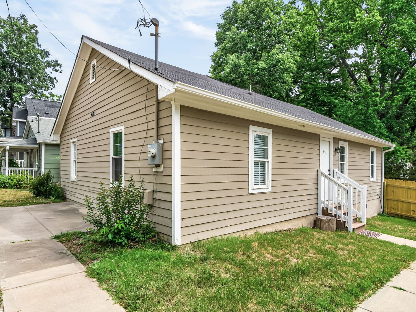 Wake Forest House: 418 NORTH ALLEN RD