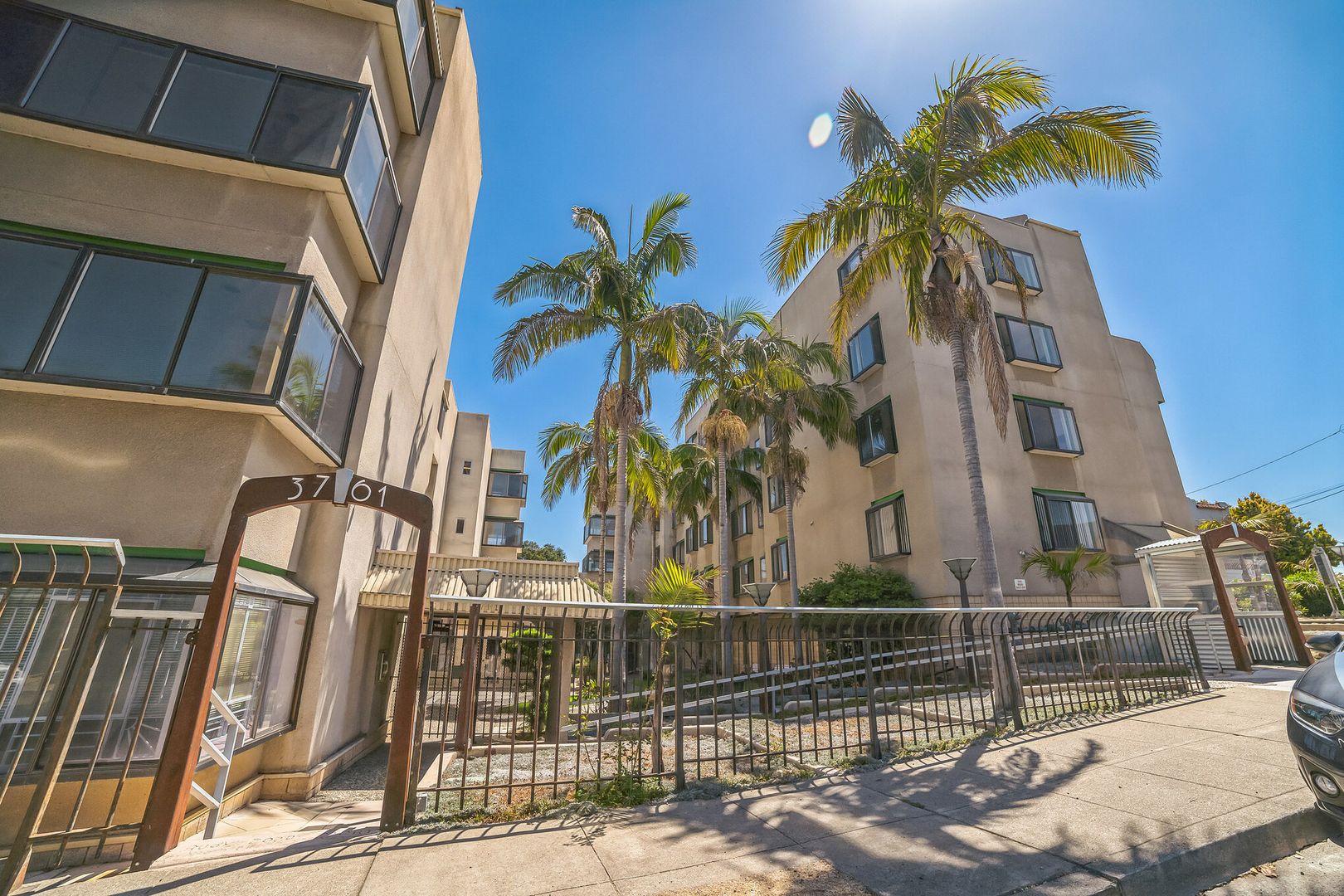 Oakland Apartment: 3761 Park Boulevard Way