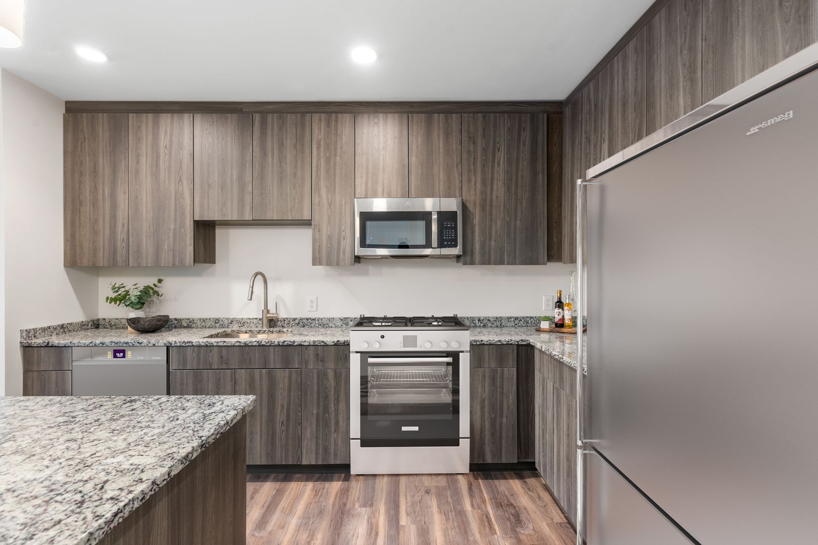 Hyannis Apartment: 850 Falmouth Rd