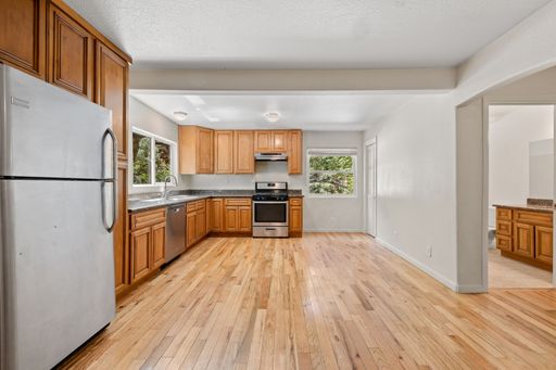 Listing photo thumbnail