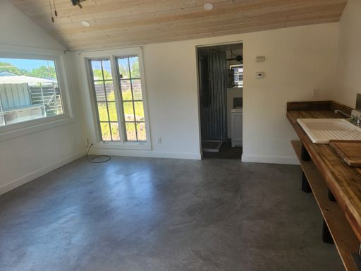 Listing photo thumbnail