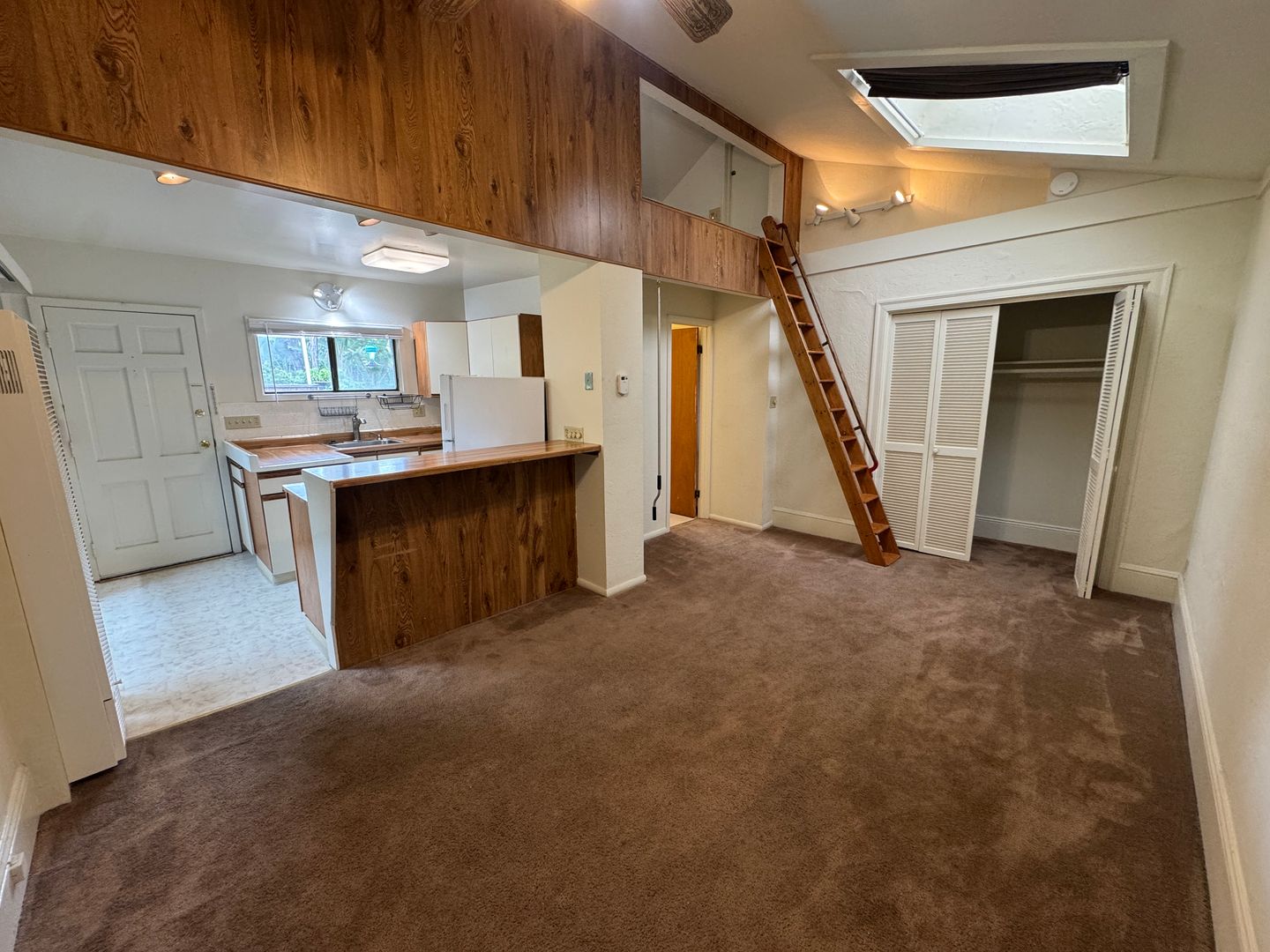 Alameda Apartment: 2026 Clinton Ave