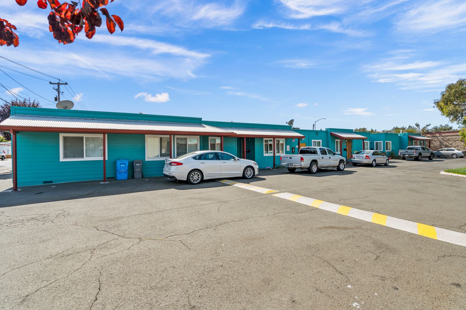 Santa Rosa Apartment: 1015 S A St