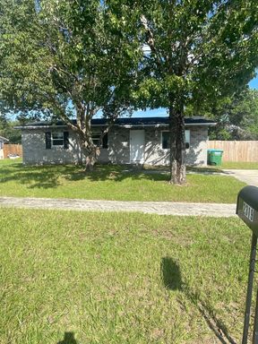 1ST MONTH FREE RENT 3 Bed 1 Bath Home | Pet Friendly | Fenced Yard | Washer Dryer Hook Ups | Section 8 Welcomed – photo 1