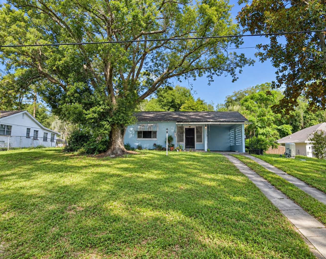 Debary House: 212 Grande Vista St