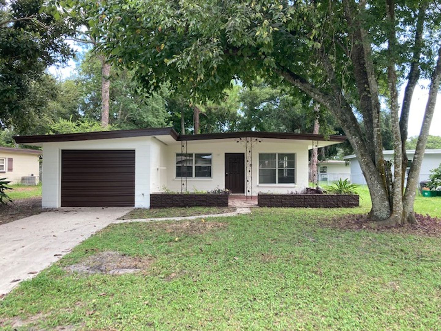 South Daytona House: 525 Elizabeth Pl
