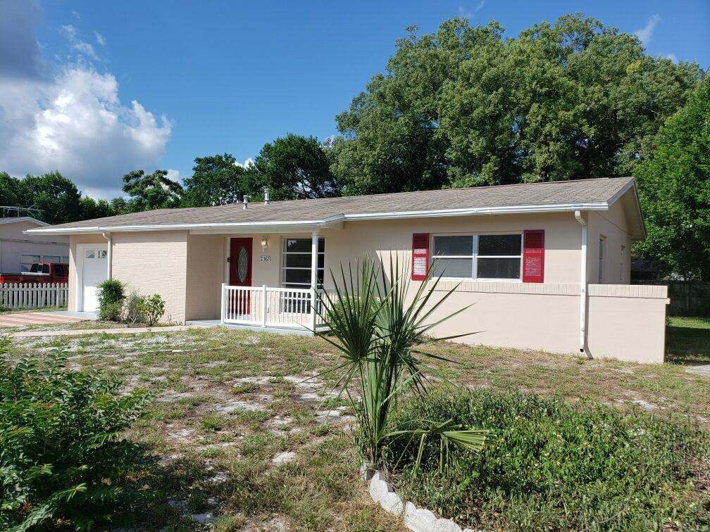 Deltona House: 2367 Lake Helen Osteen Rd
