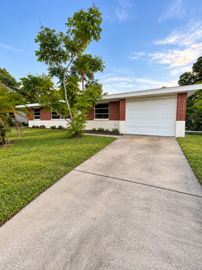 1ST MONTH FREE RENT 3 Bed 2 Bath | Single Car Garage | Washer/Dryer Hookups | Central Air | Pet Friendly | Section 8 Welcomed – photo 1