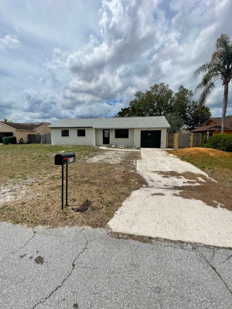 Deltona House: 872 Abbott Ave