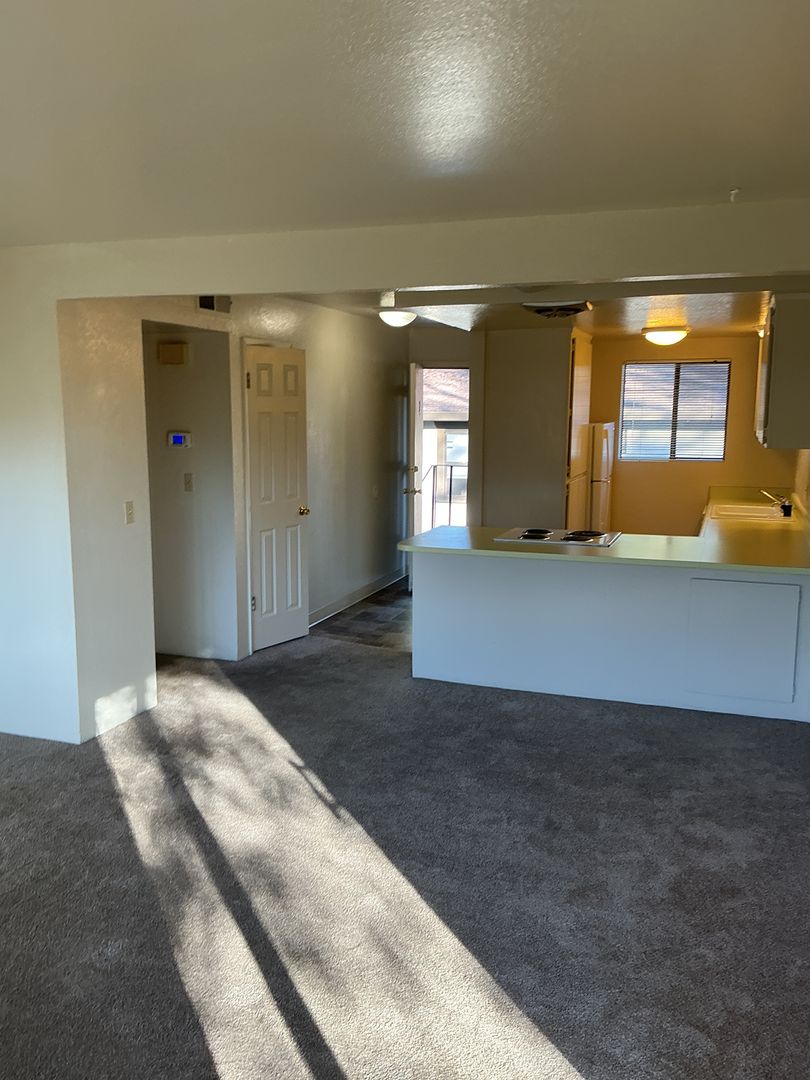 Auburn Apartment: 190 Hoffman Avenue