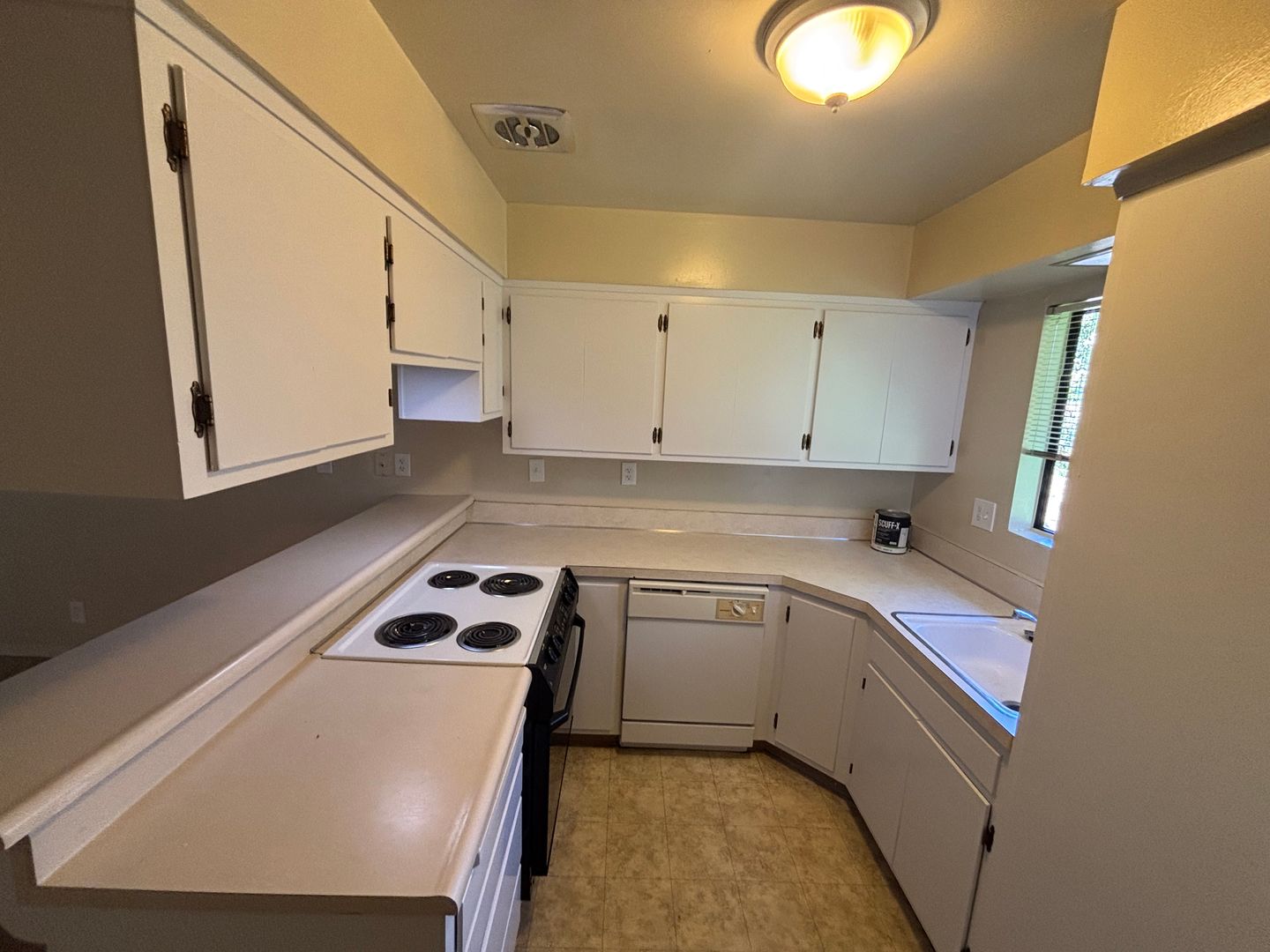 Auburn Apartment: 190 Hoffman Avenue