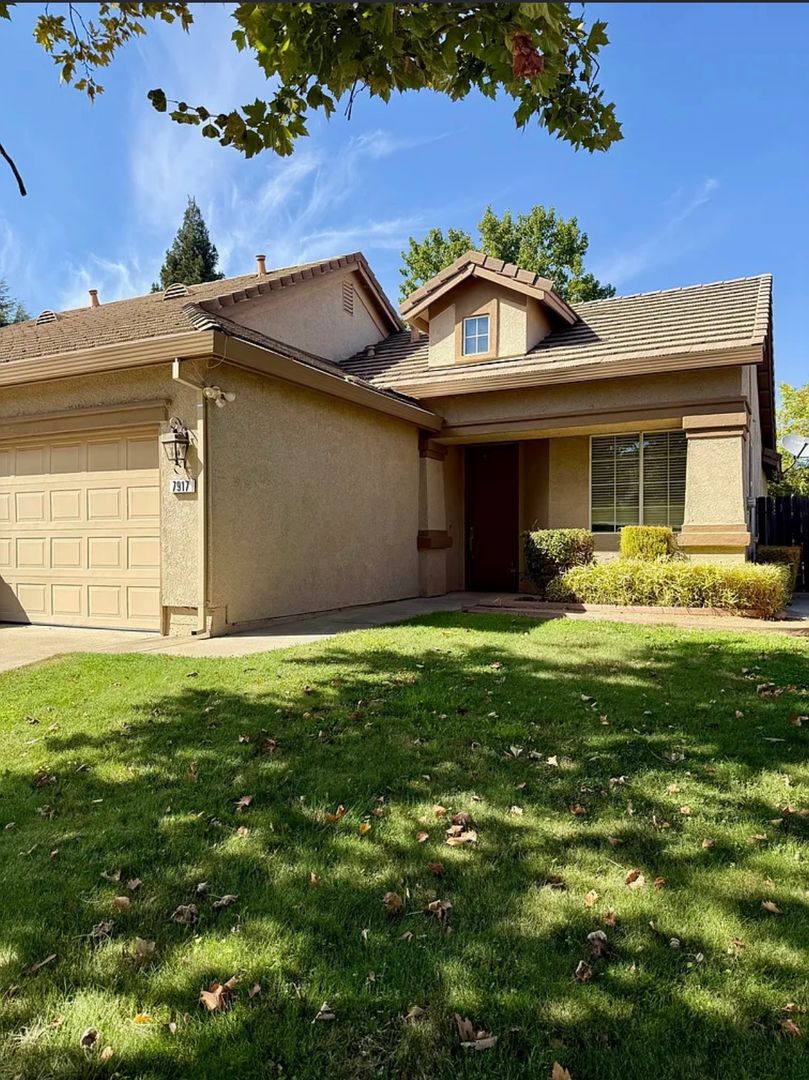 Roseville House: 7917 Robinson Drive