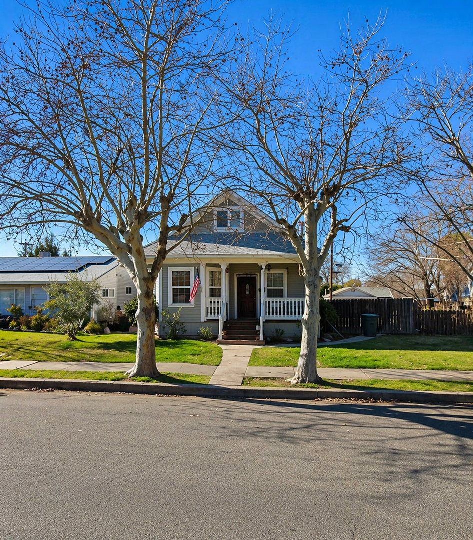 Lincoln House: 330 E. Street