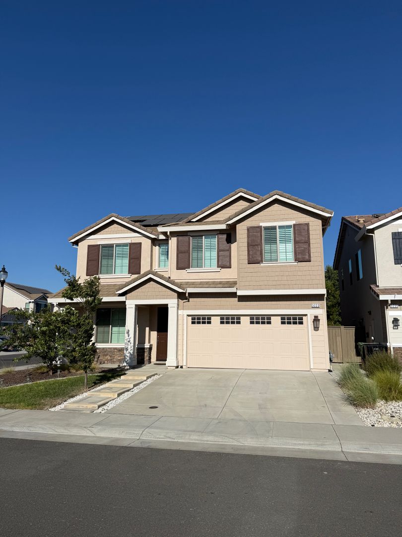 Lincoln House: 3223 Le Bourget Lane