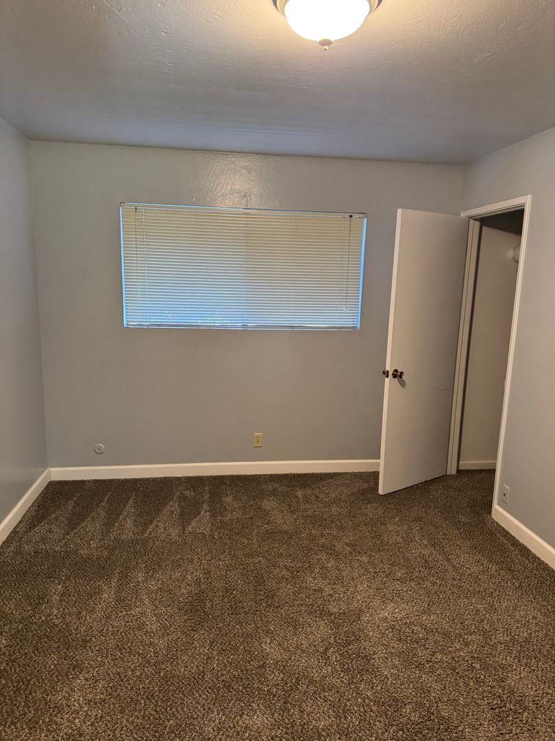 Auburn Apartment: 190 Hoffman Avenue