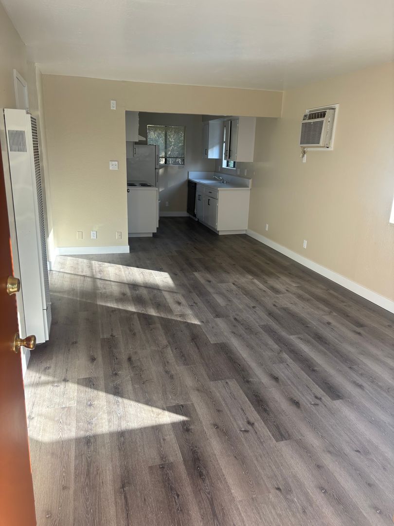 Auburn Apartment: 190 Hoffman Avenue