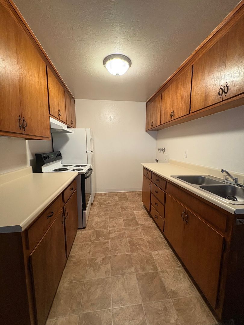 Colfax Apartment: 17 Culver Street # 1-4