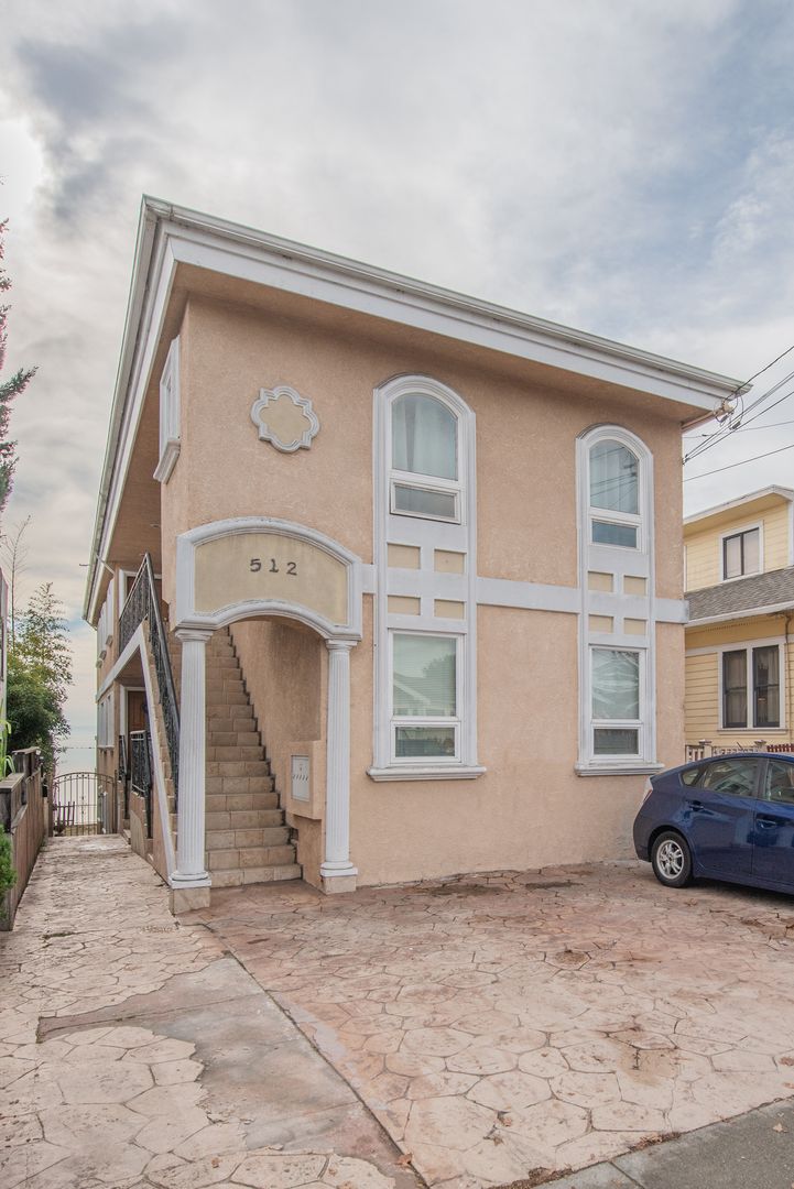 Alameda Apartment: 512 Central Ave