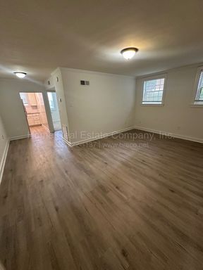 Colonial Arms Apartments | 805 West End Blvd Apt B-1 – photo 1