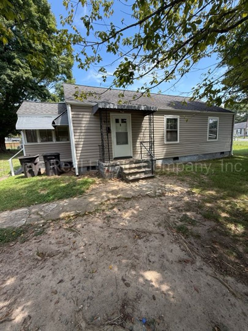 Winston-Salem House: 658 Clemson Circle